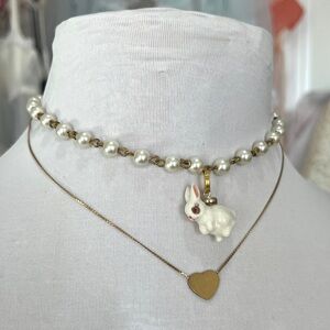 Free People 💗 vintage link pearl choker with porcelain bunny charm